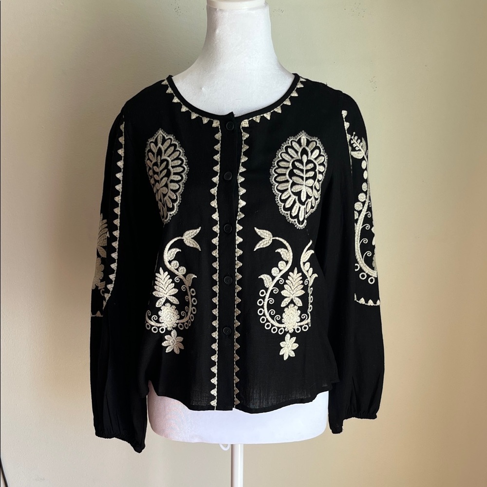 Solitaire Black Top with Cream Embroidered Detail